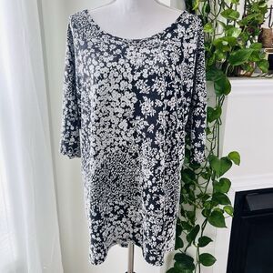 LuLaRoe Irma Black & White Floral Long Cozy Tunic Blouse - Plus XXL